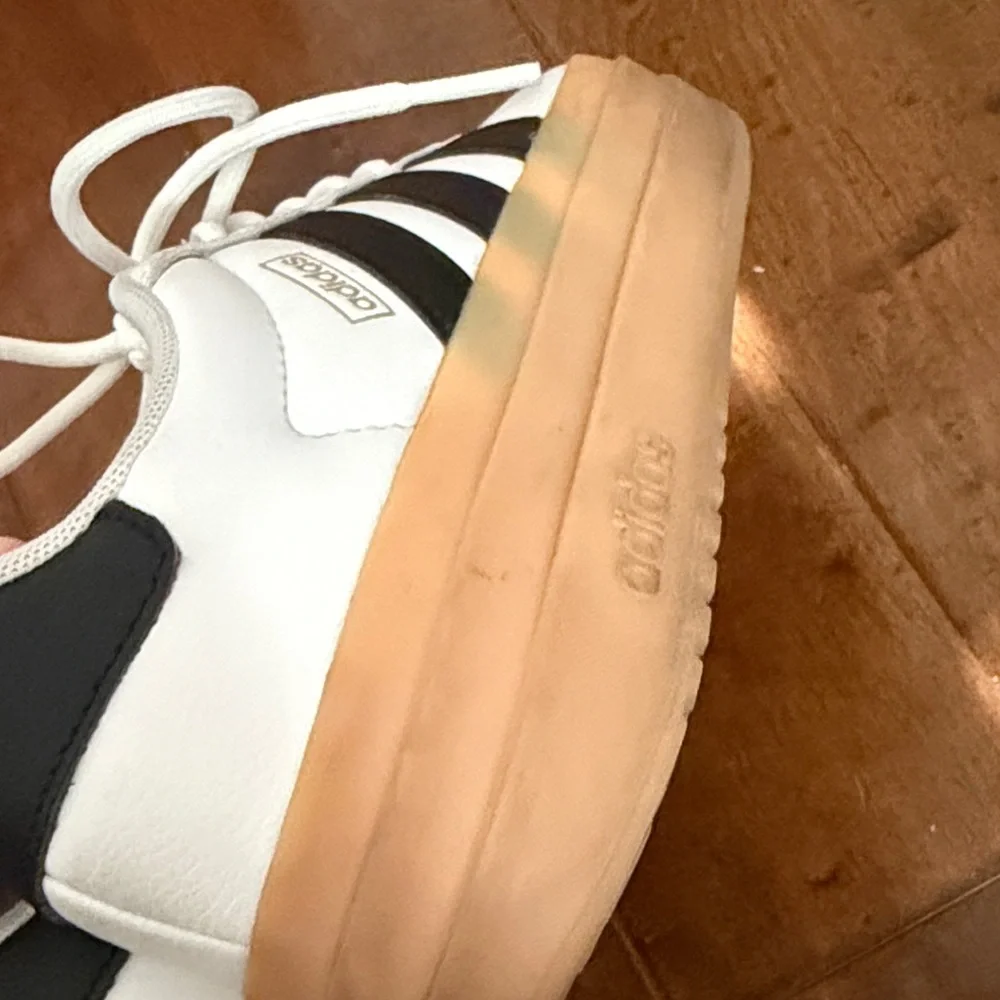 Adidas - Picture 8 of 10